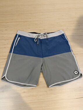 EUC Men's Vuori Cruise Boardshorts Blue Gray Swim Trunks V314 Size 33